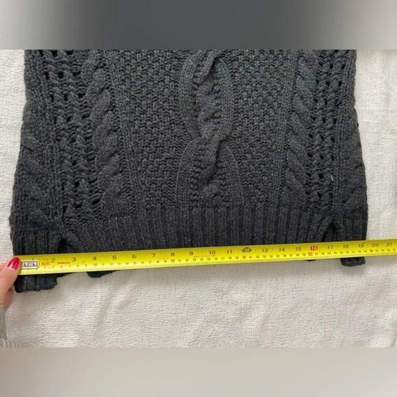 VINCE  Wool Cable Knit Gray Crewneck Sweater Size Small - Picture 12 of 12